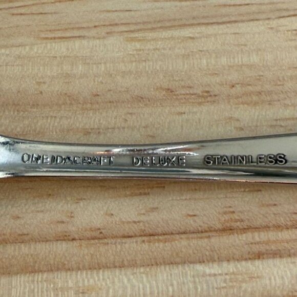 2 Vintage Lasting Rose Soup Spoons Oneida OneidaCraft Deluxe Stainless Flatware - Picture 5 of 6